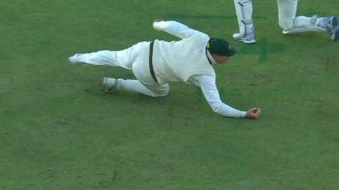 SA vs AUS: స్లిప్‌లో స్టన్నింగ్ ఎఫర్ట్.. సింగిల్ హ్యాండ్‌తో షార్ప్ క్యాచ్..
